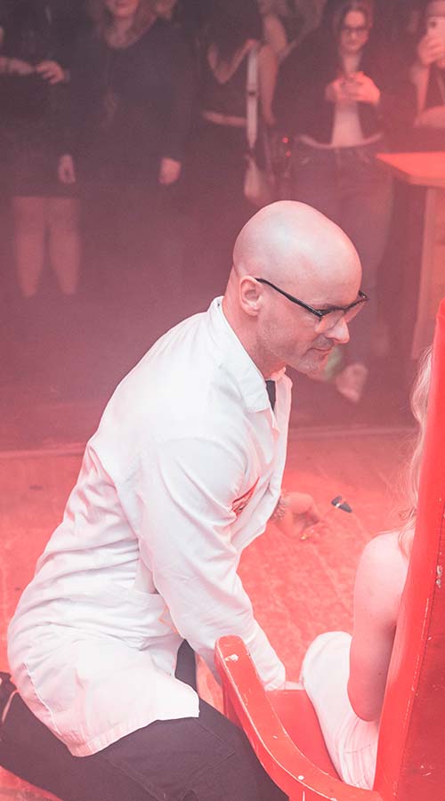Doktor-Strip von Stripper CHRIS aus Wien Doktor-Strip von Stripper CHRIS aus Wien